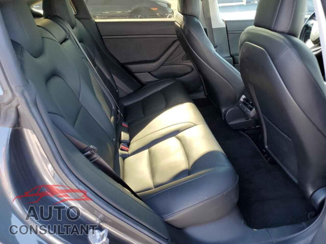 TESLA MODEL 3 2018 - 5YJ3E1EA0JF046923