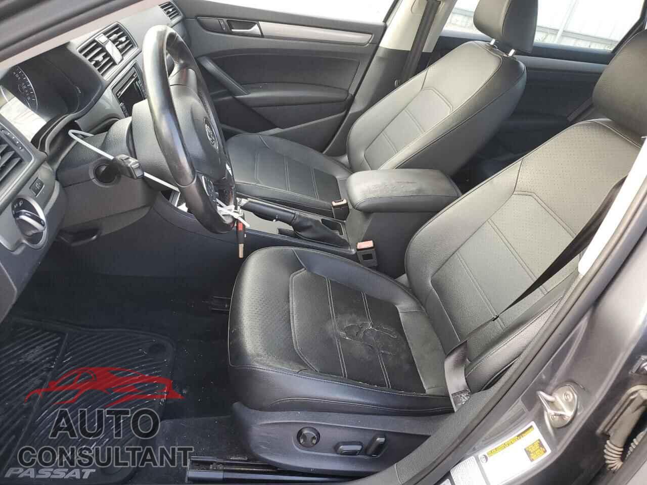 VOLKSWAGEN PASSAT 2015 - 1VWAT7A35FC087380