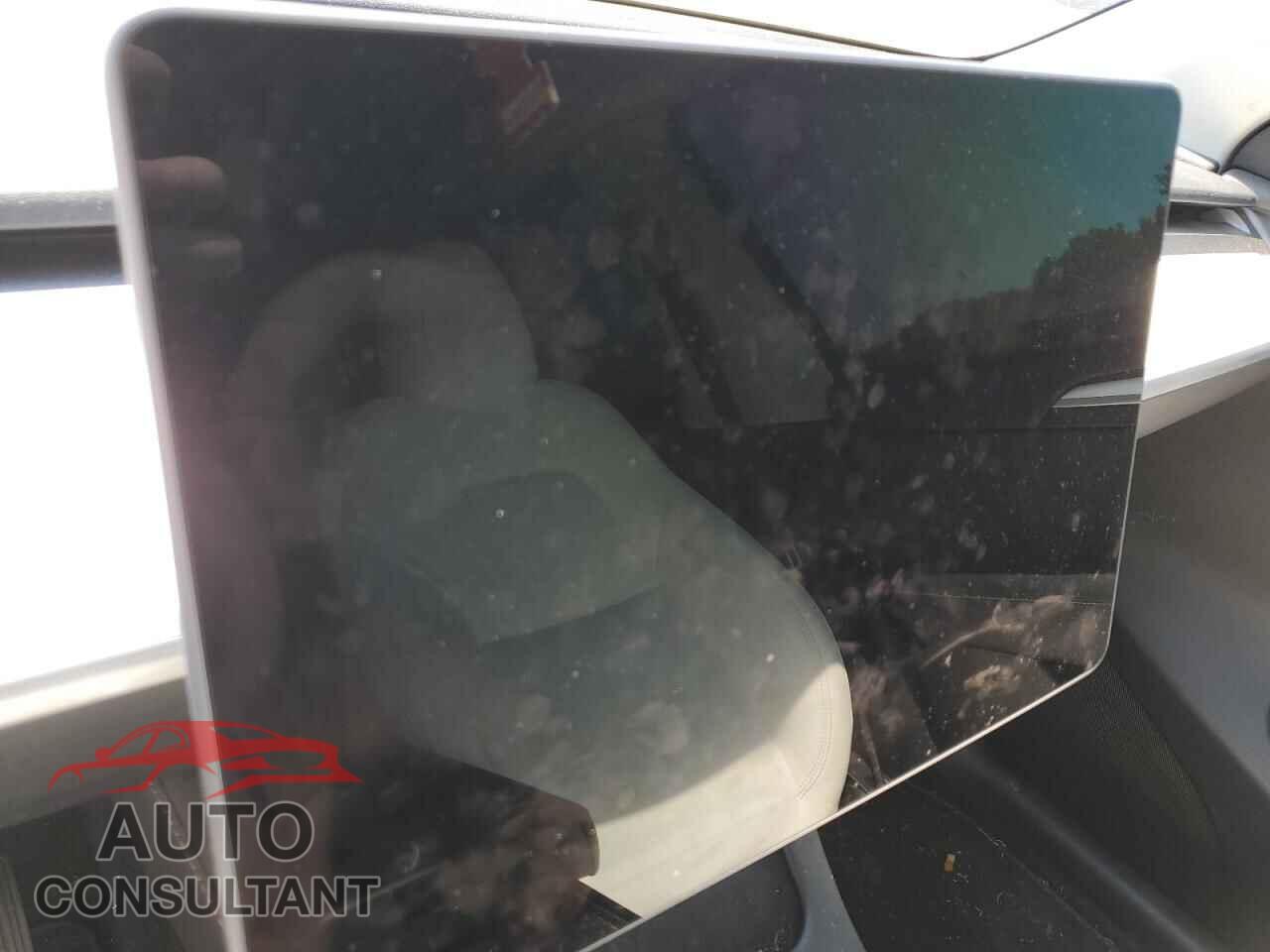 TESLA MODEL Y 2023 - 7SAYGAEEXPF895200