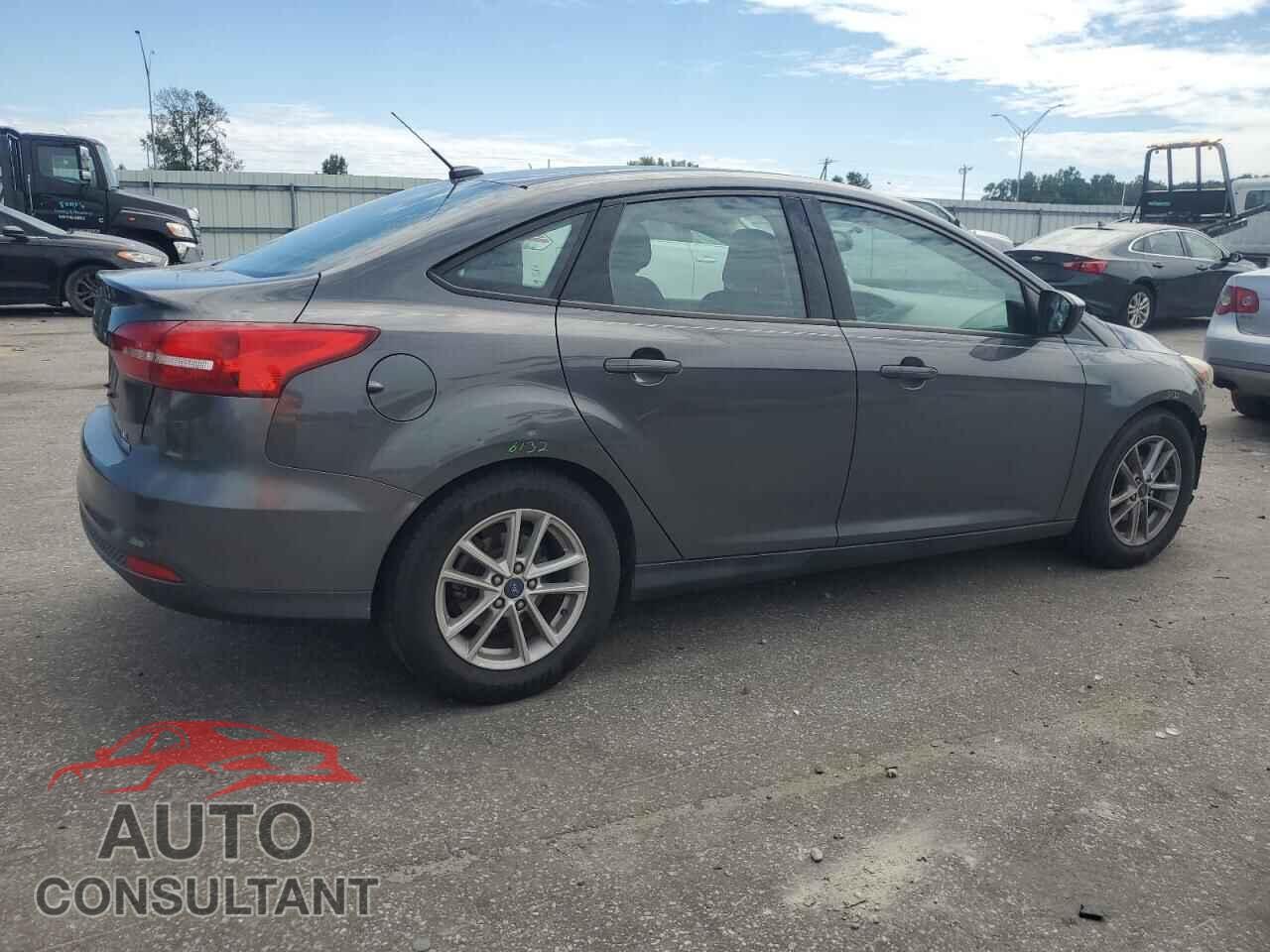 FORD FOCUS 2018 - 1FADP3FE1JL319107
