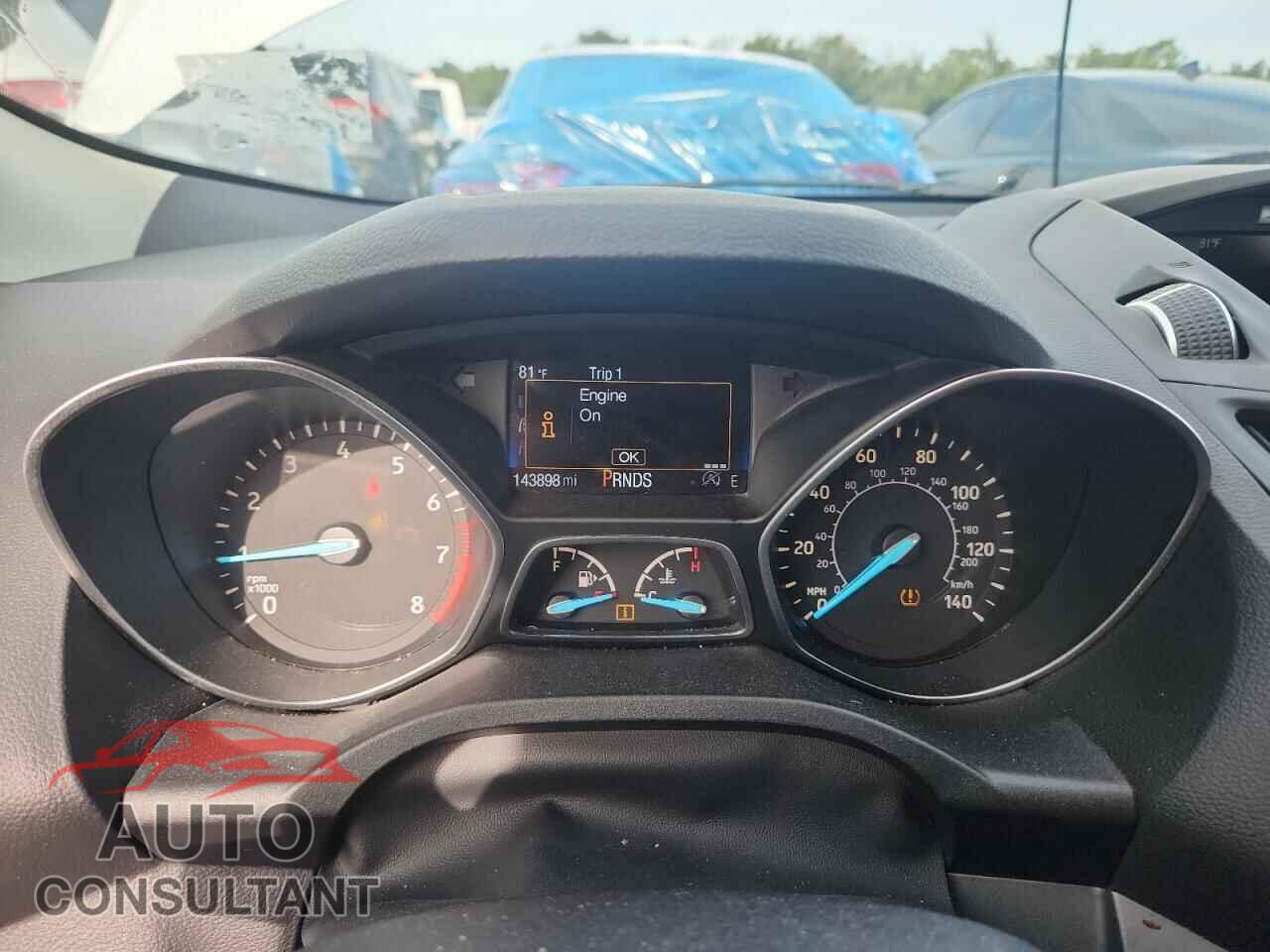FORD ESCAPE 2017 - 1FMCU0G9XHUC28769