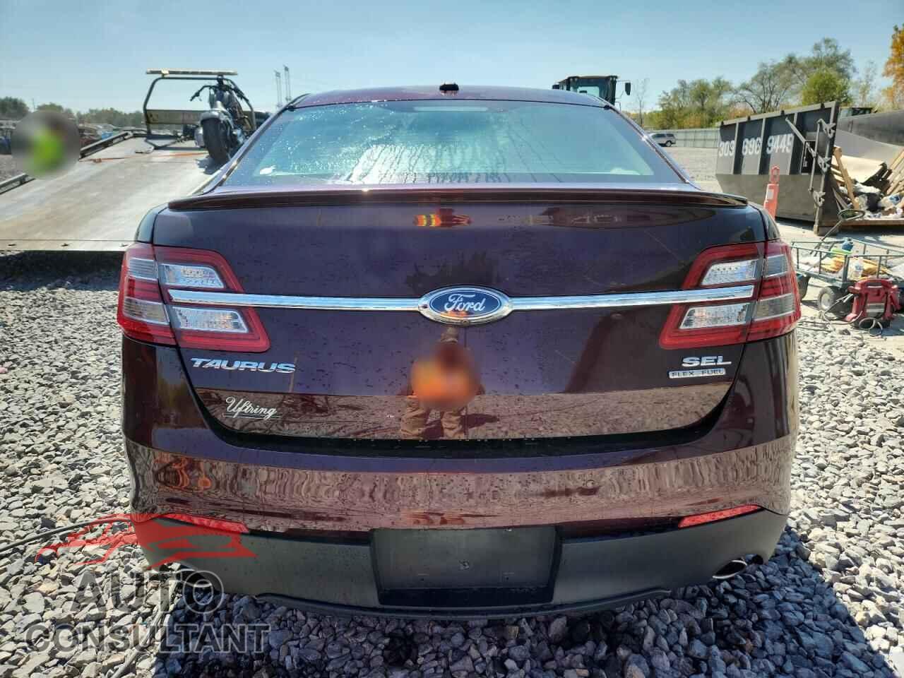FORD TAURUS 2018 - 1FAHP2E80JG115074