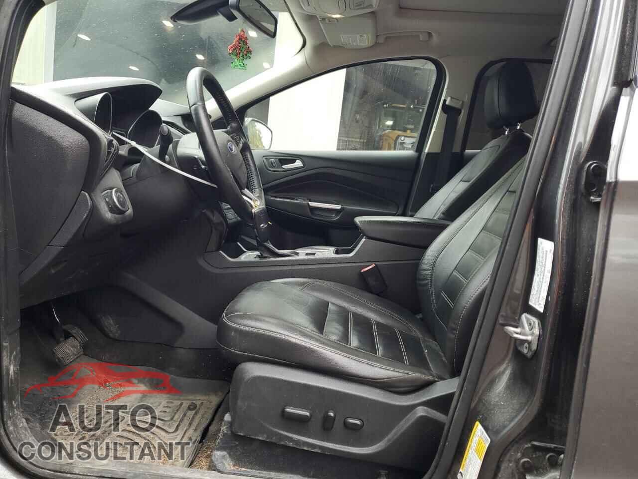 FORD ESCAPE 2017 - 1FMCU9JD1HUB84954