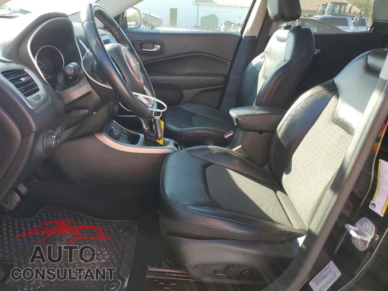 JEEP COMPASS 2018 - 3C4NJDBB5JT100463