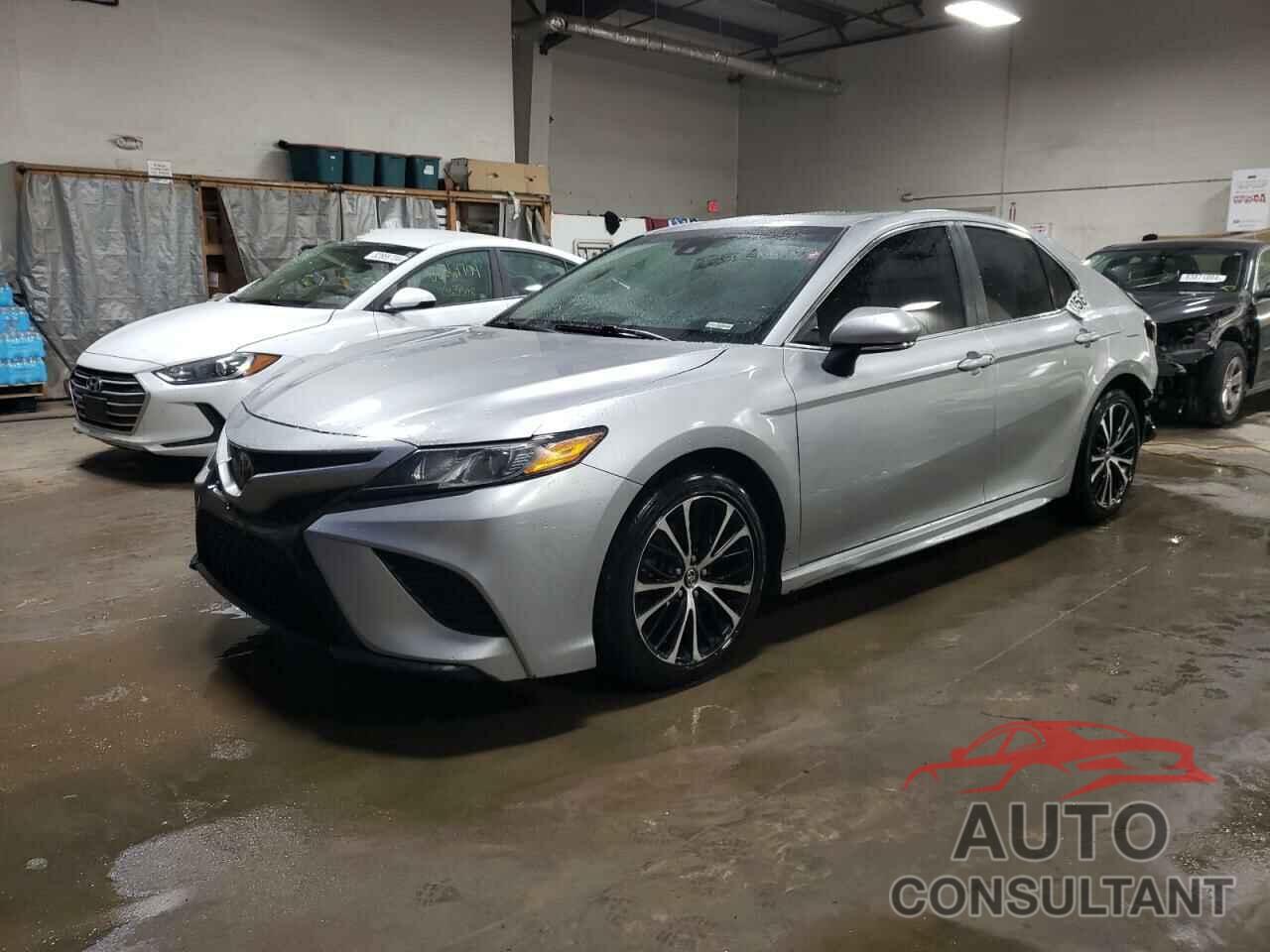 TOYOTA CAMRY 2018 - 4T1B11HK8JU140417