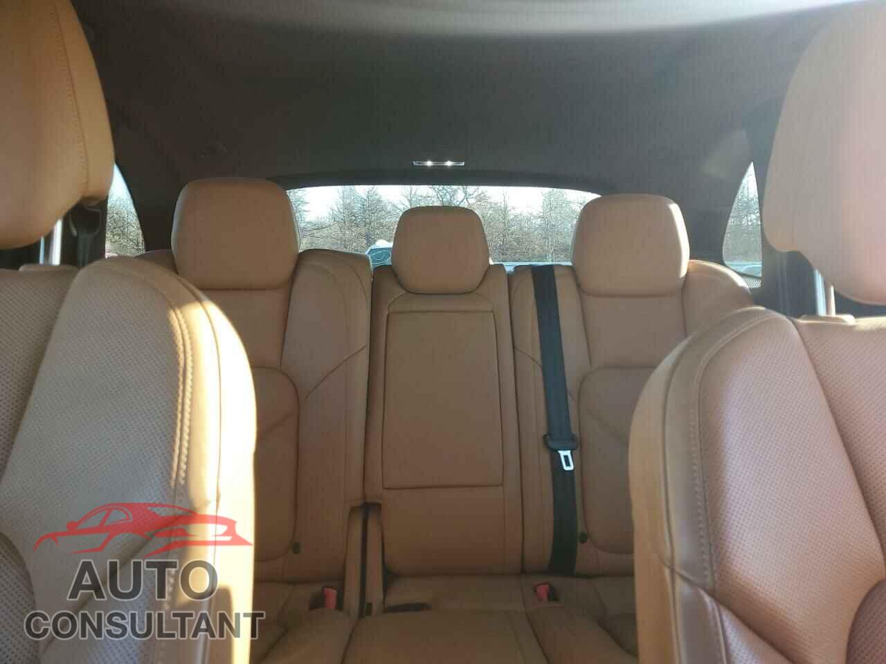 PORSCHE CAYENNE 2016 - WP1AA2A23GKA12329