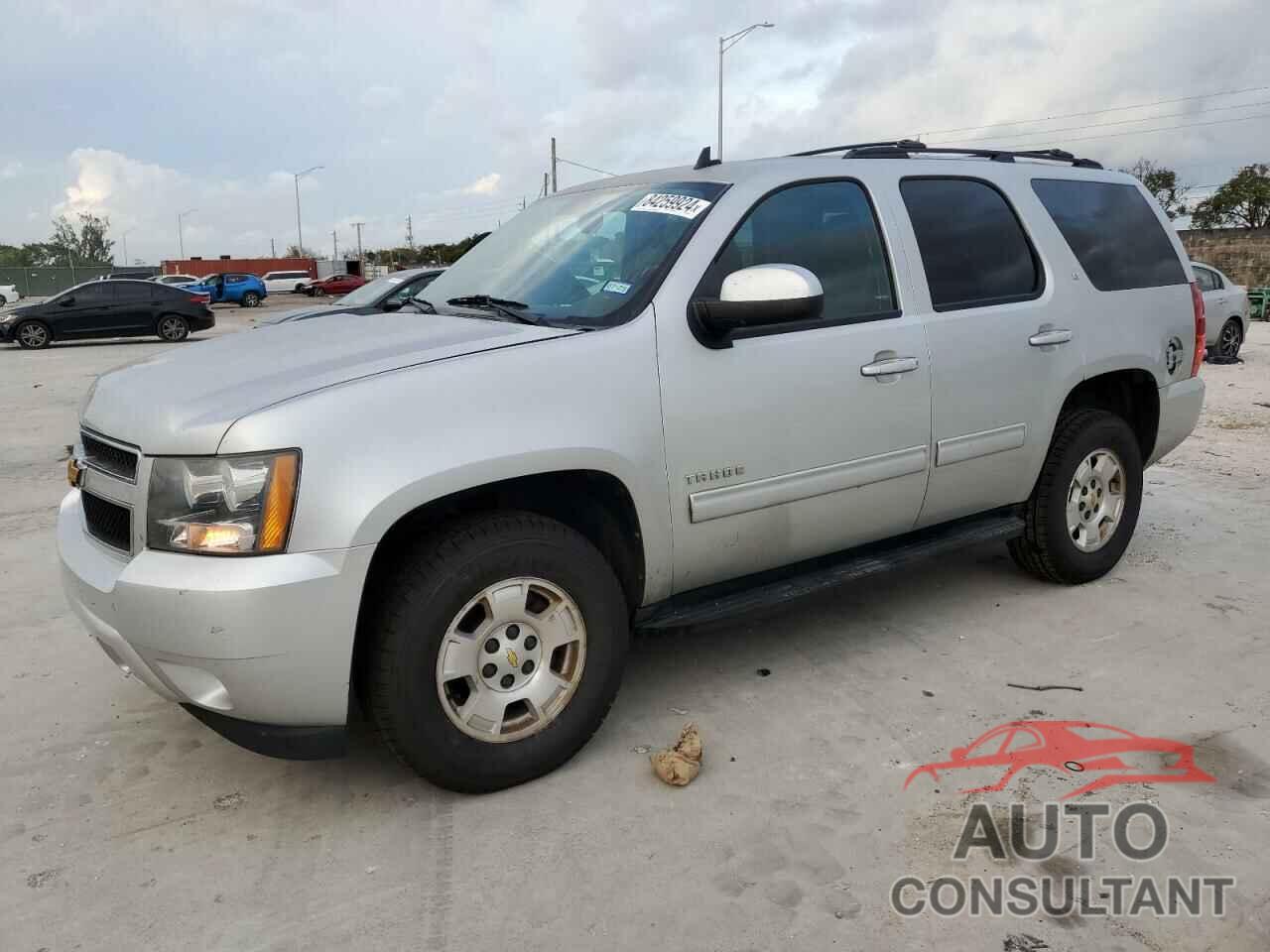 CHEVROLET TAHOE 2013 - 1GNSKBE06DR220324