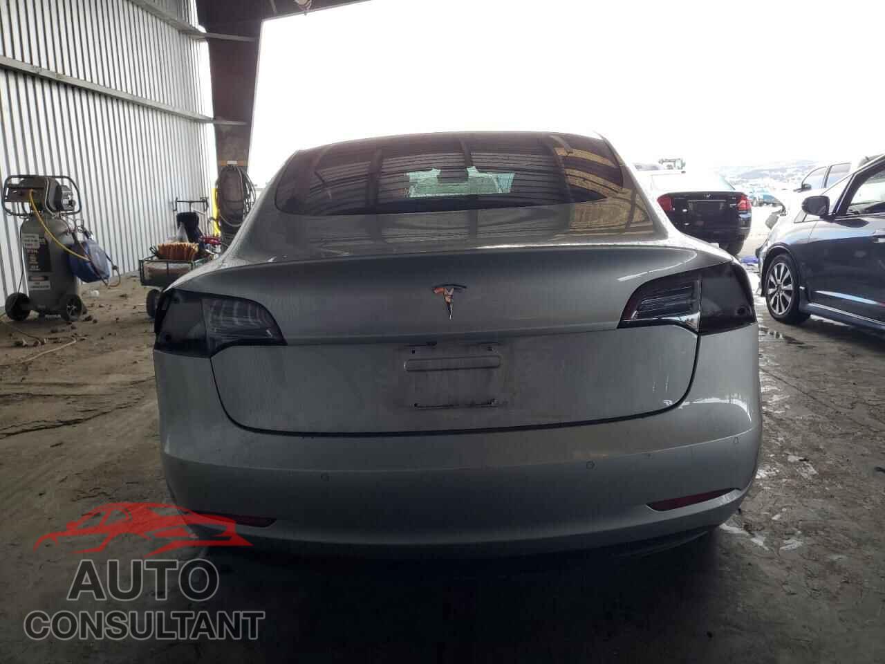 TESLA MODEL 3 2018 - 5YJ3E1EA4JF043975