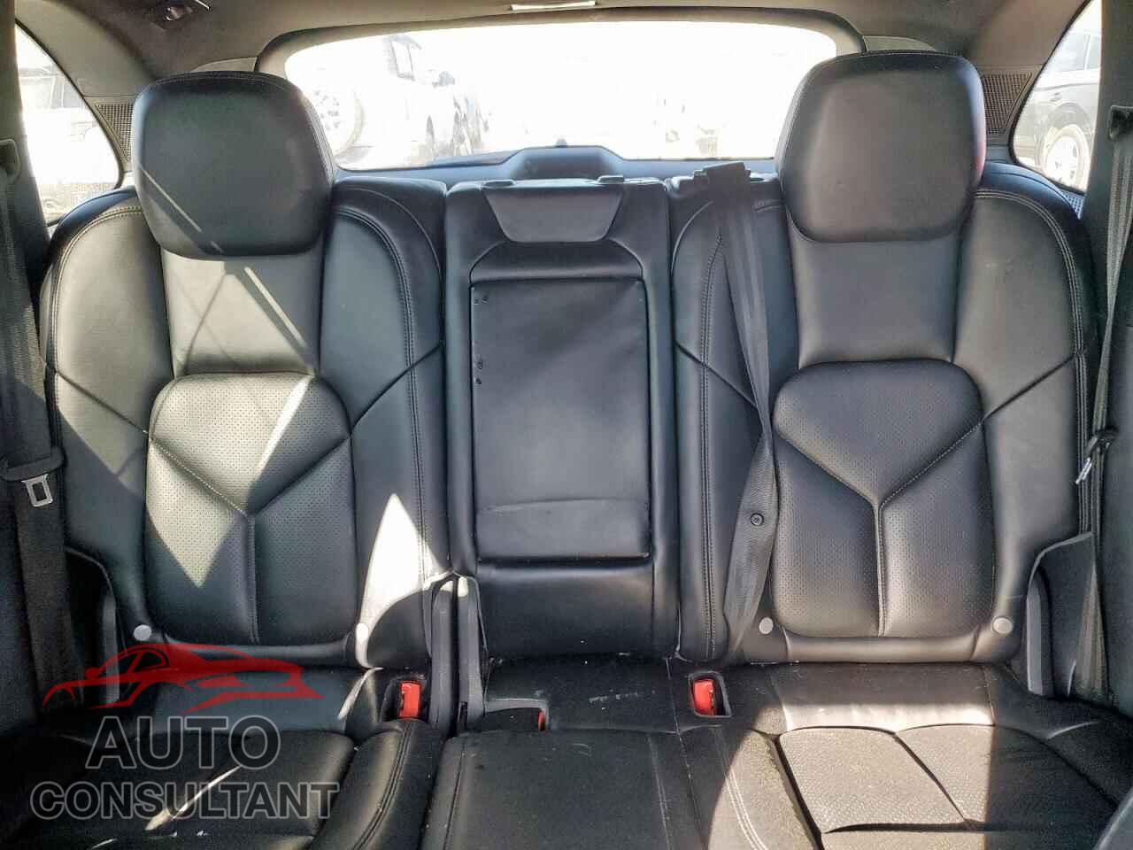 PORSCHE CAYENNE 2017 - WP1AB2A21HLA50148