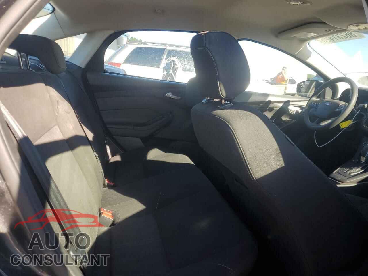 FORD FOCUS 2018 - 1FADP3FE7JL228343