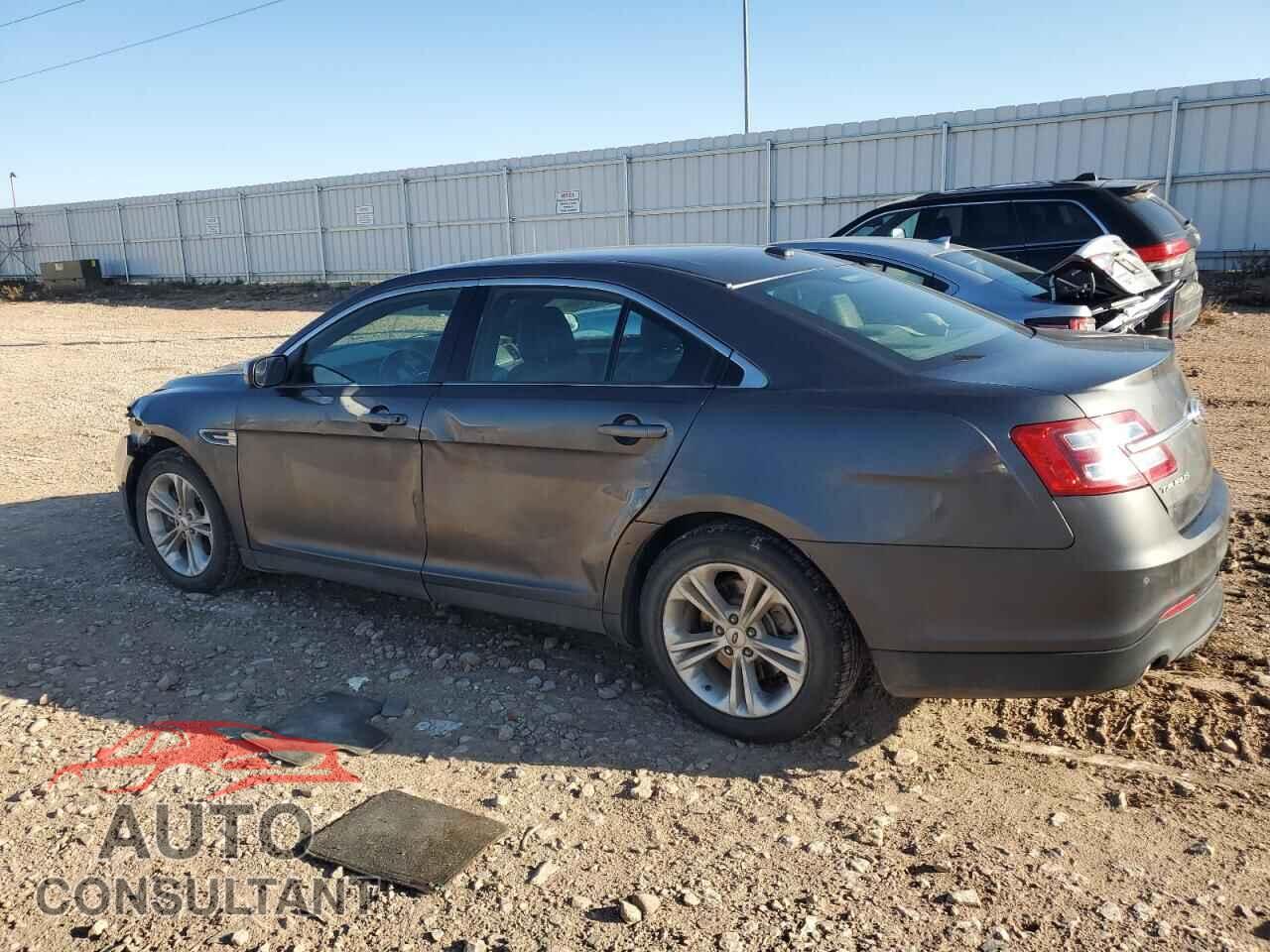 FORD TAURUS 2018 - 1FAHP2E85JG109254