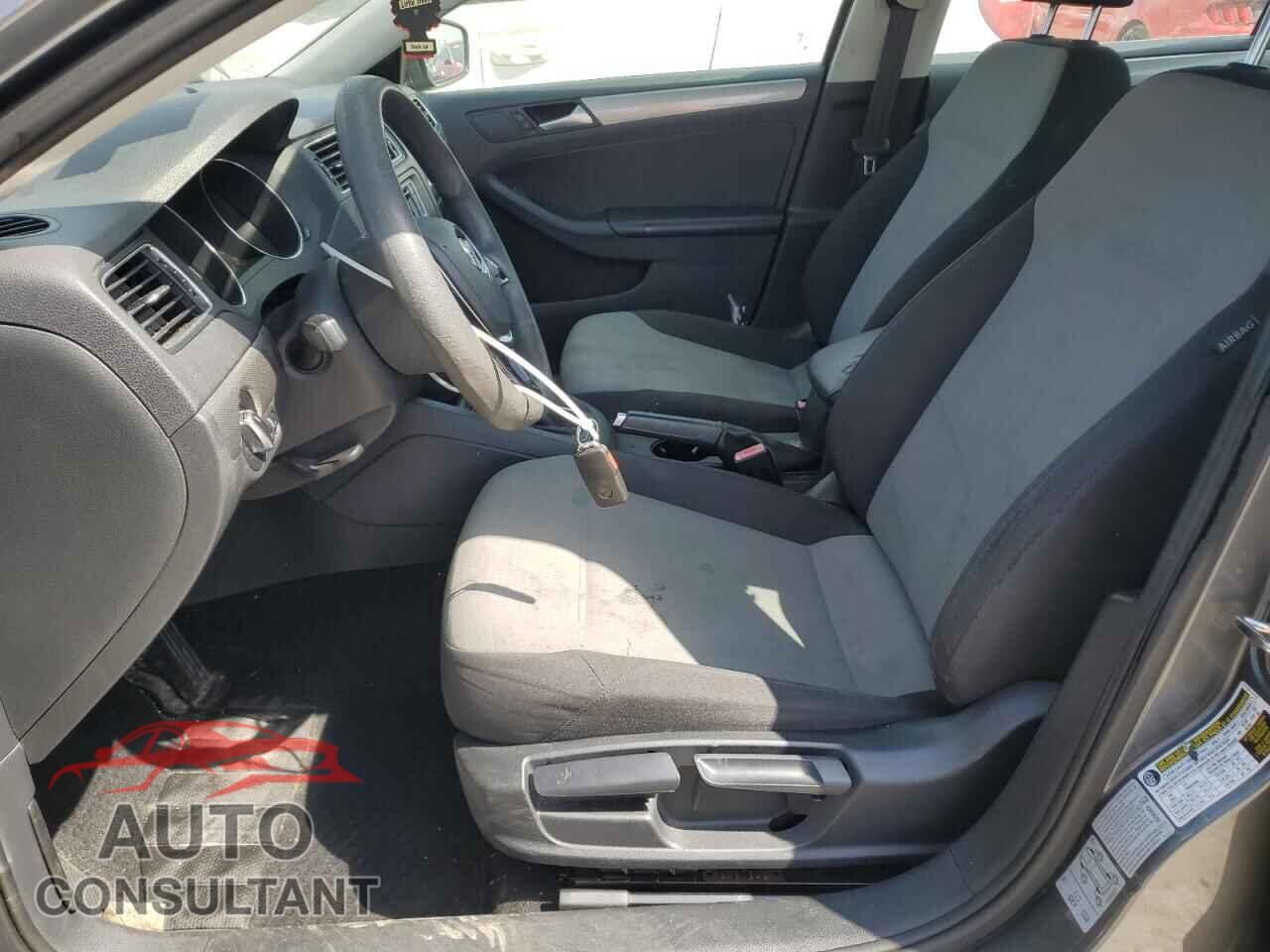 VOLKSWAGEN JETTA 2017 - 3VW2B7AJ5HM373494