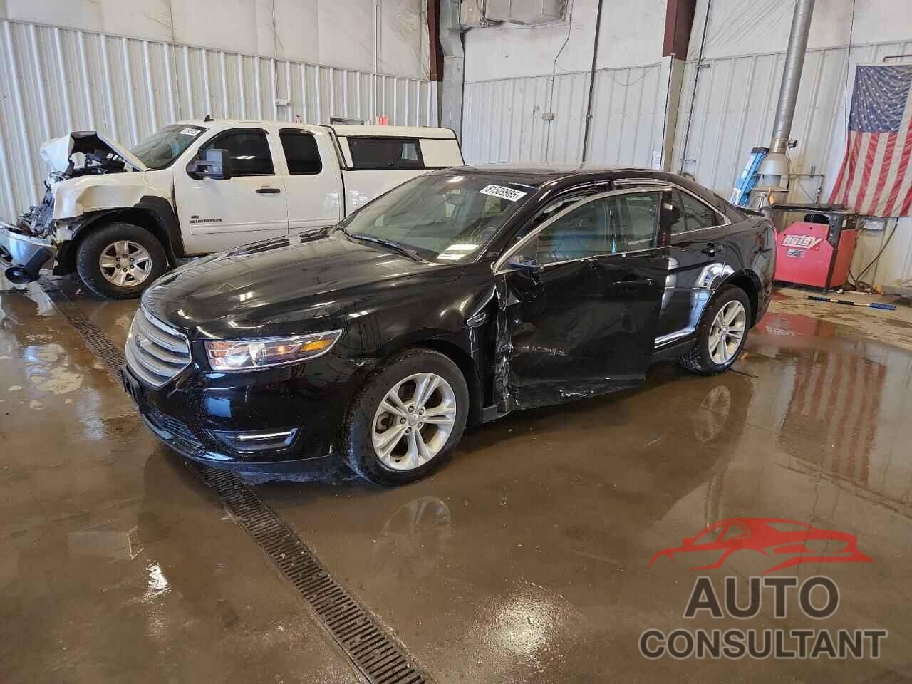 FORD TAURUS 2018 - 1FAHP2E80JG137804