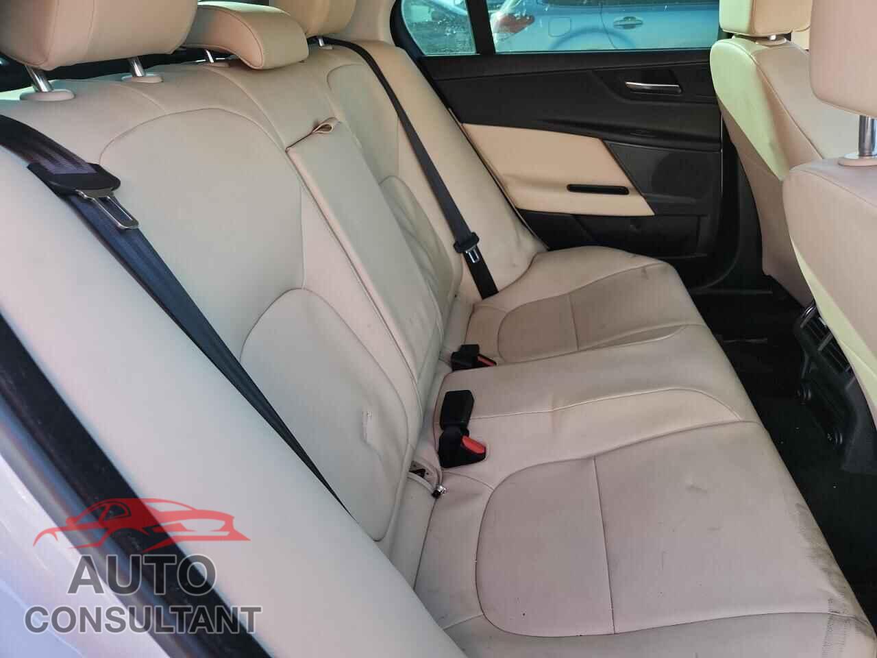 JAGUAR XE 2017 - SAJAR4BG2HA976185