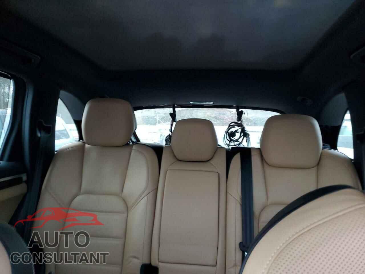 PORSCHE CAYENNE 2018 - WP1AA2A2XJKA07393