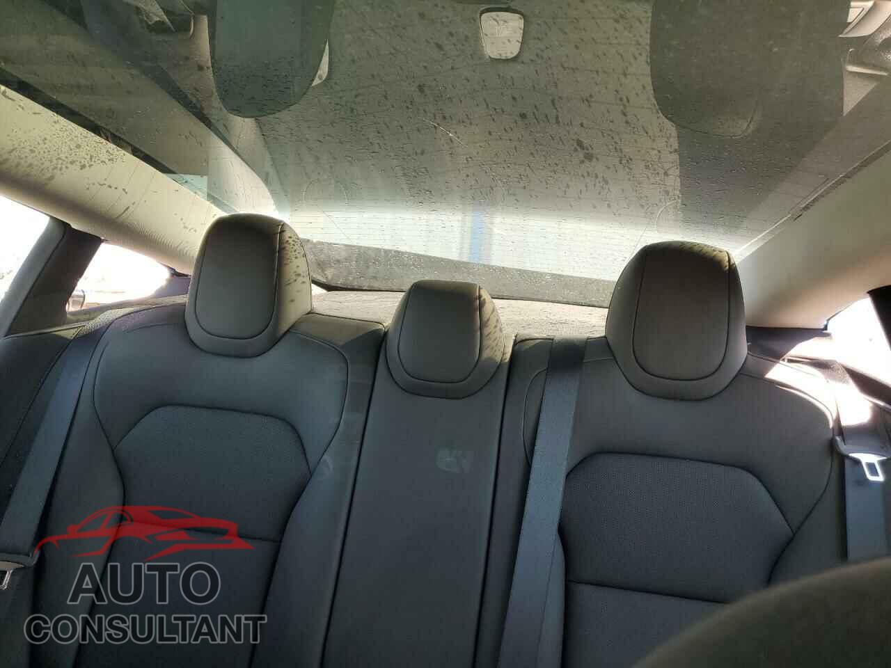 TESLA MODEL 3 2024 - 5YJ3E1EB2RF817080