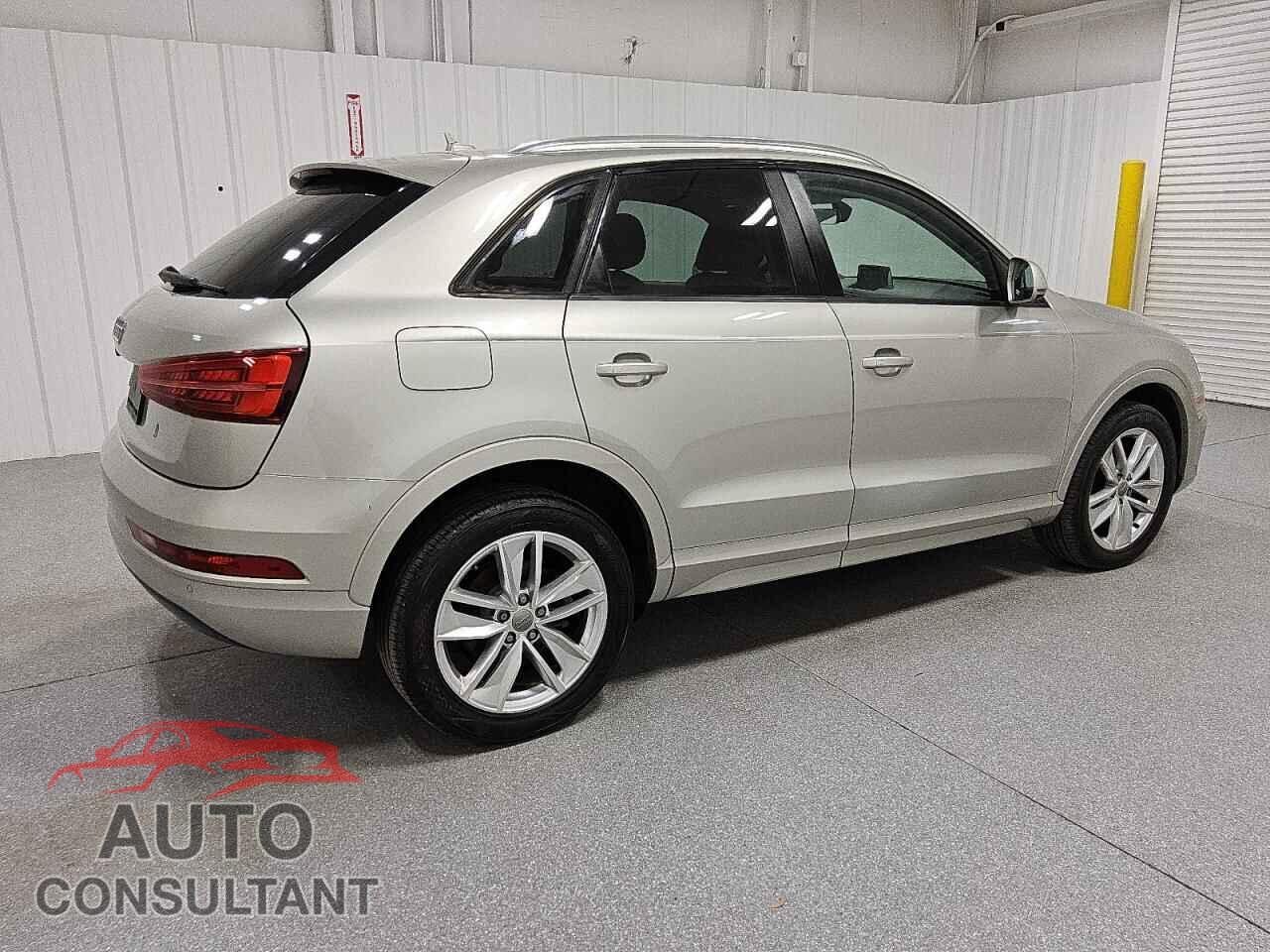 AUDI Q3 2017 - WA1BCCFS3HR014101