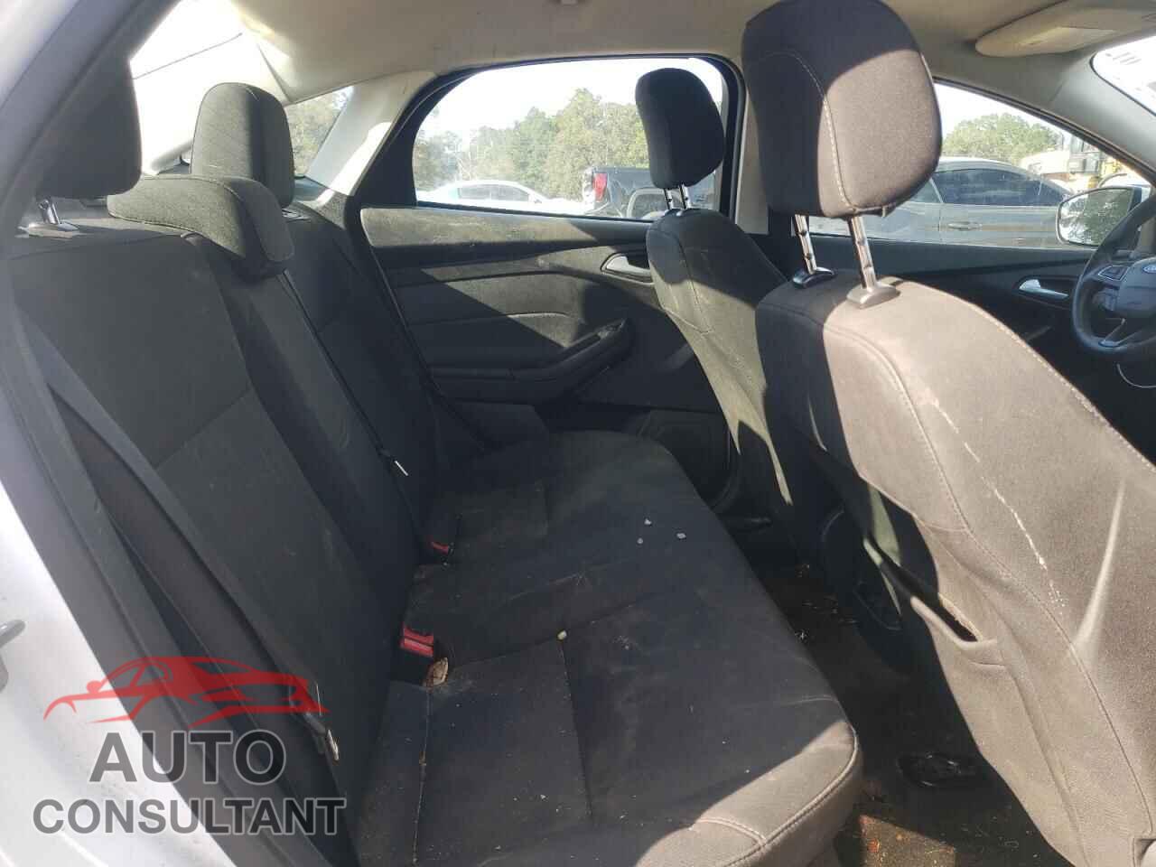FORD FOCUS 2018 - 1FADP3F25JL215225
