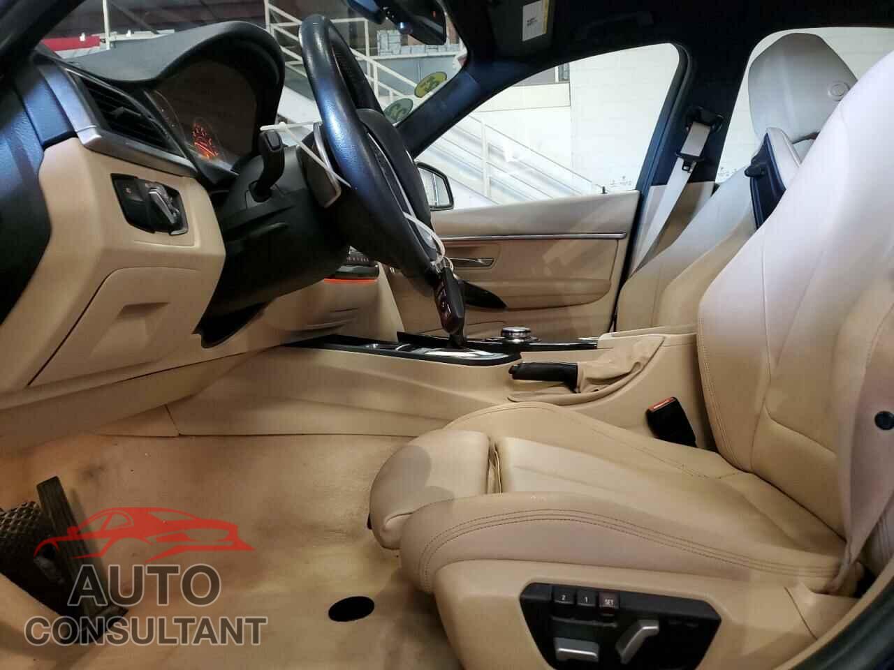 BMW 3 SERIES 2016 - WBA8E3G51GNU02157
