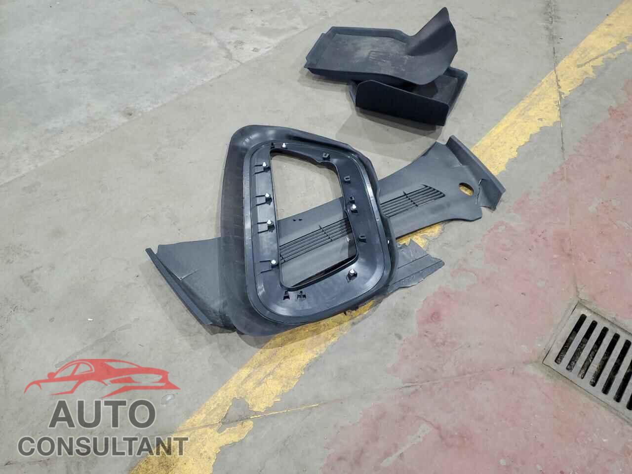 TESLA MODEL Y 2023 - 7SAYGAEEXPF690959