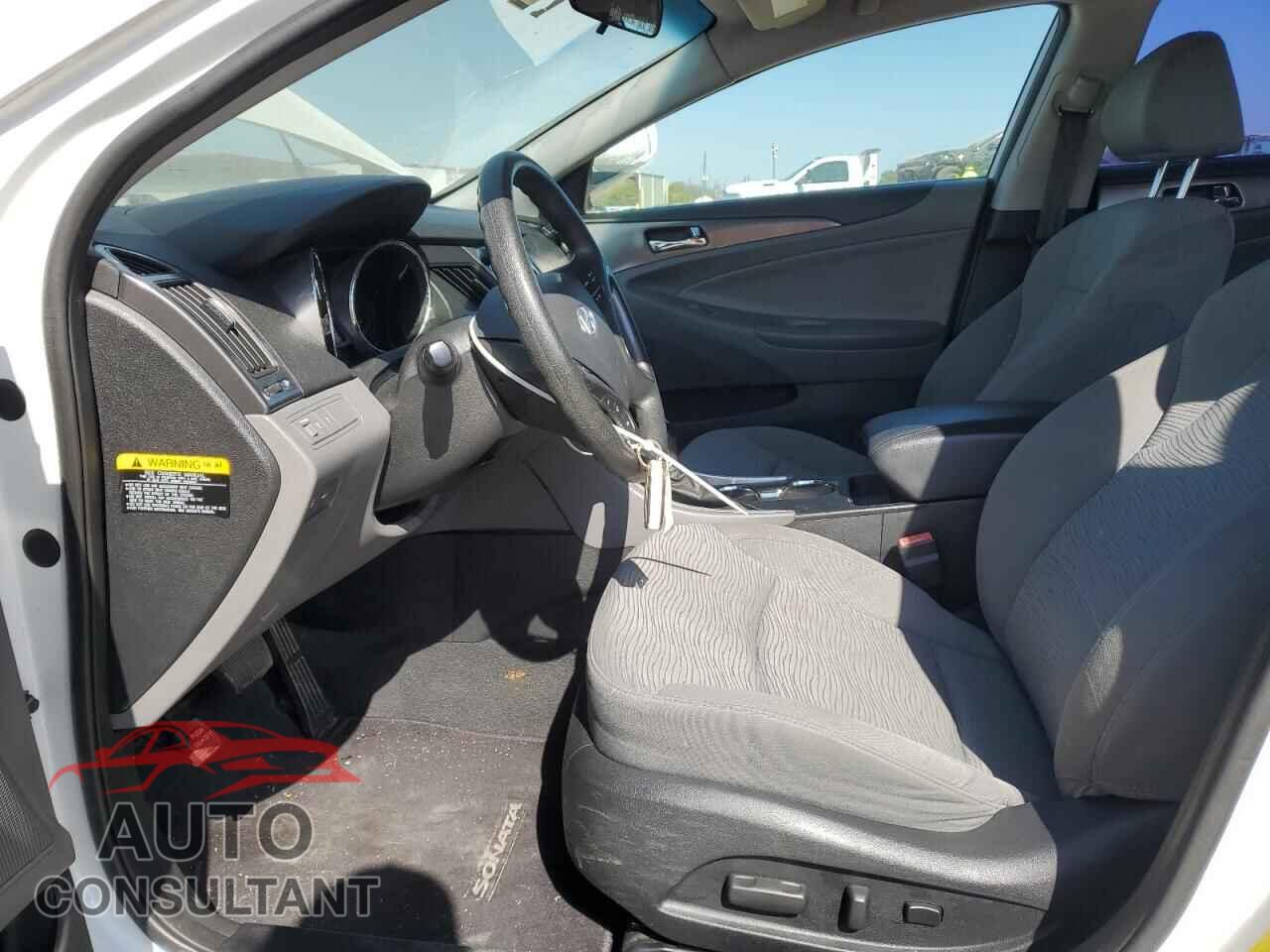 HYUNDAI SONATA 2011 - KMHEC4A40BA005455