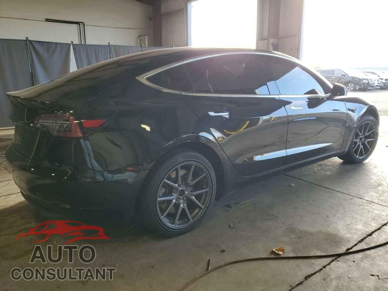TESLA MODEL 3 2018 - 5YJ3E1EAXJF152375
