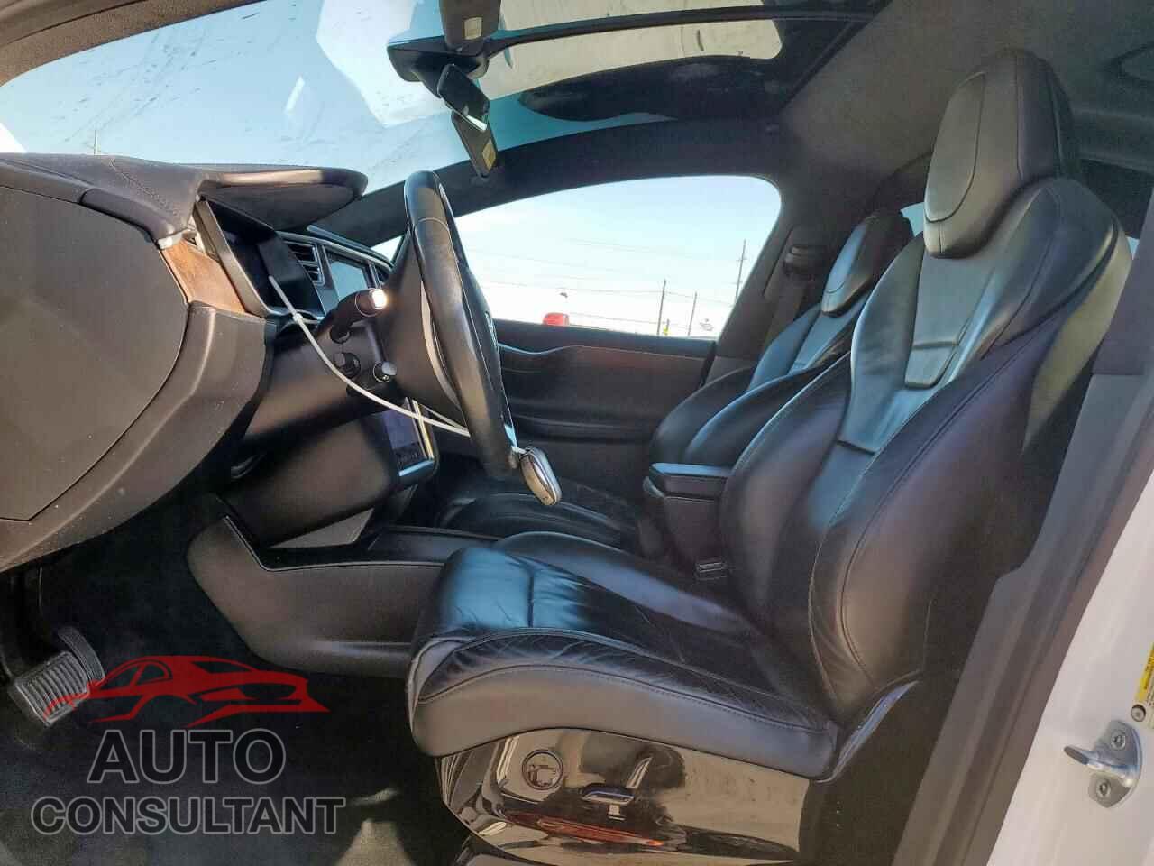 TESLA MODEL X 2017 - 5YJXCAE26HF034284