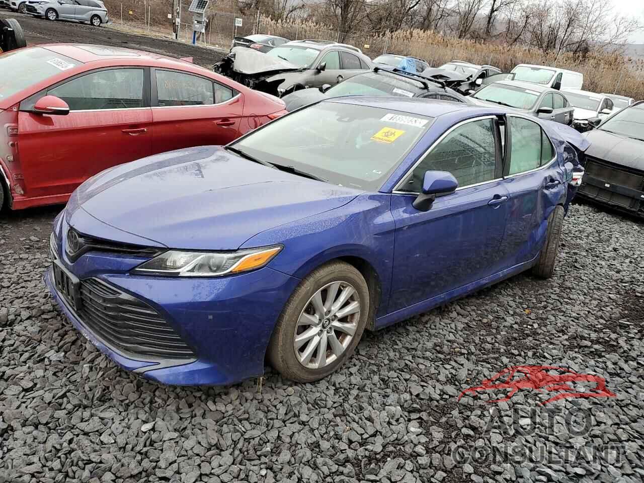 TOYOTA CAMRY 2018 - 4T1B11HK0JU613324