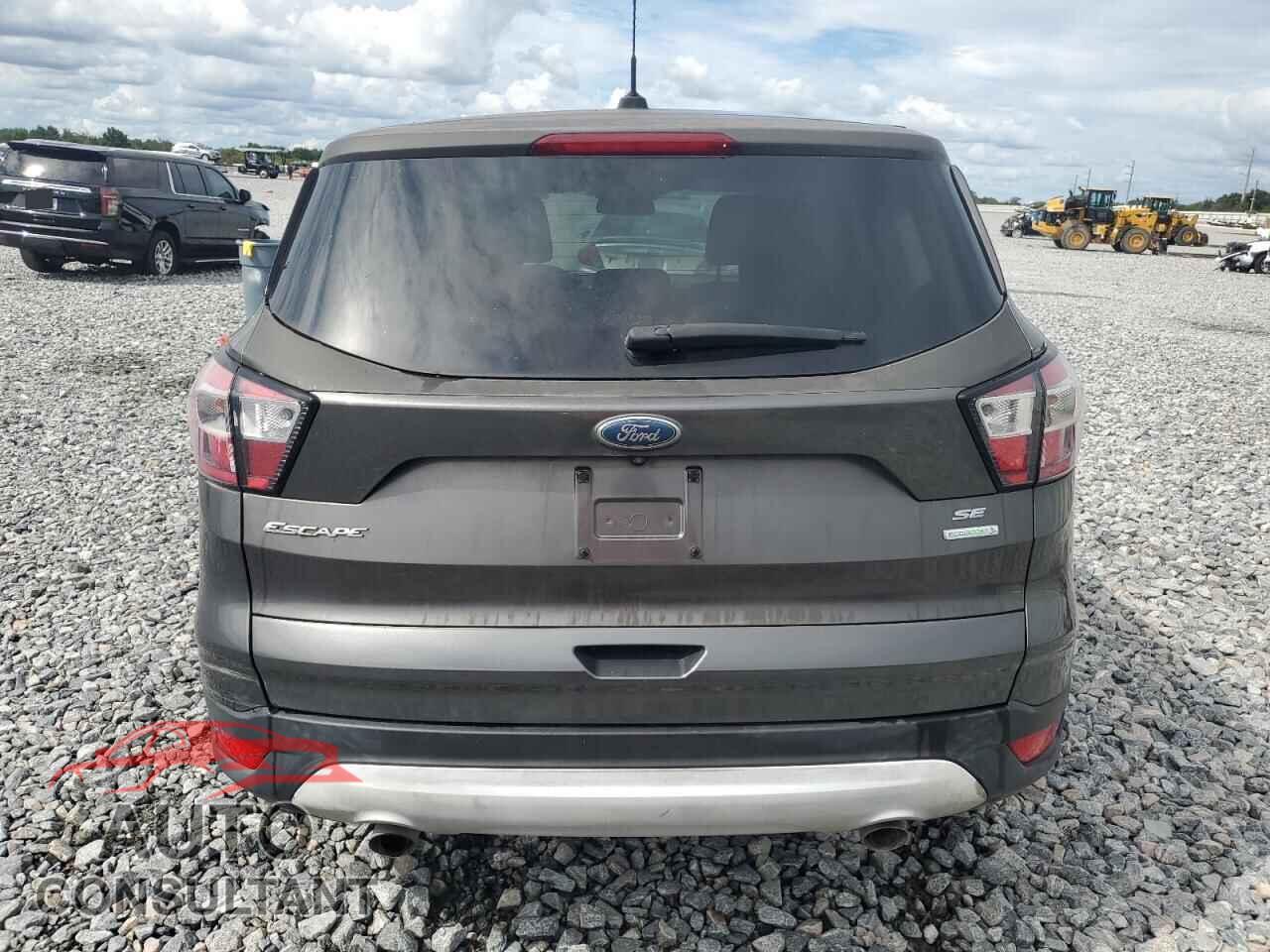 FORD ESCAPE 2017 - 1FMCU0GD5HUD43638