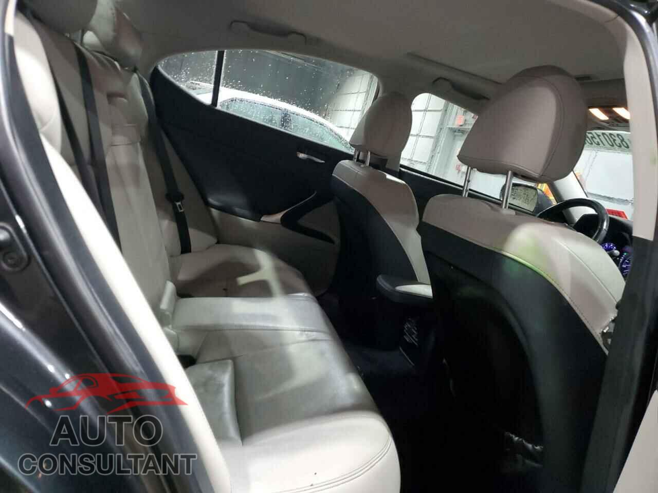 LEXUS IS 2011 - JTHCF5C29B5047442