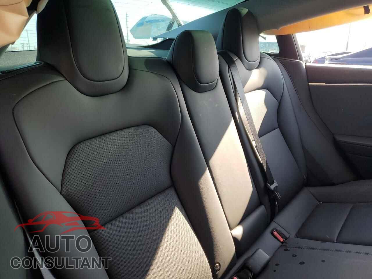 TESLA MODEL 3 2024 - 5YJ3E1EA4RF846930