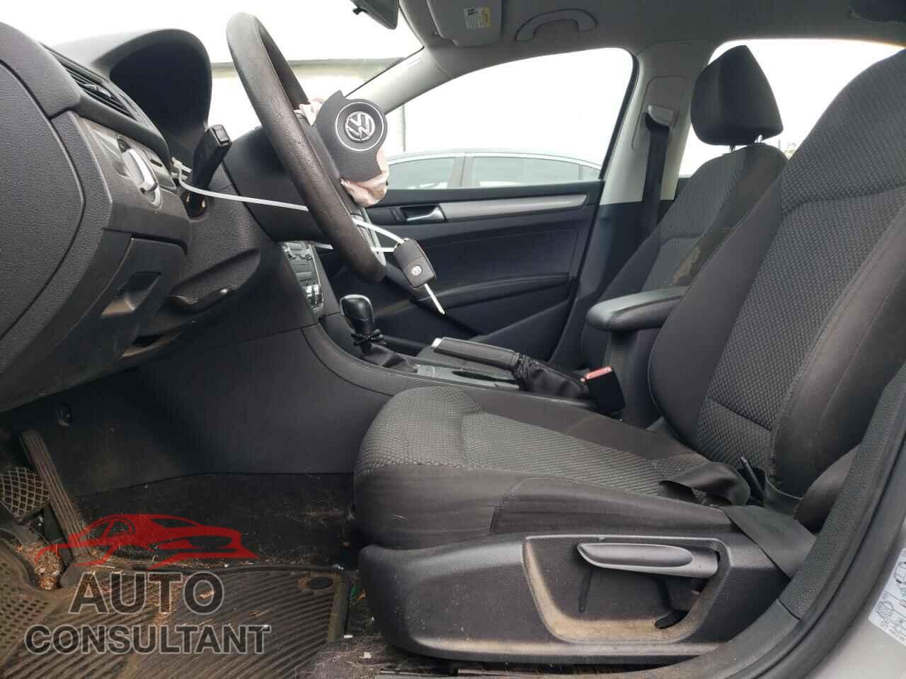 VOLKSWAGEN PASSAT 2012 - 1VWAP7A30CC078943
