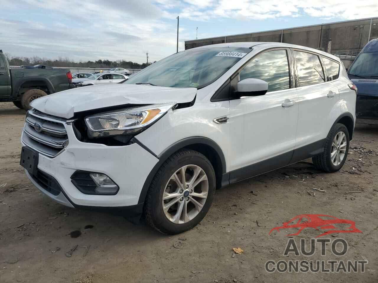 FORD ESCAPE 2017 - 1FMCU0GD3HUA27316