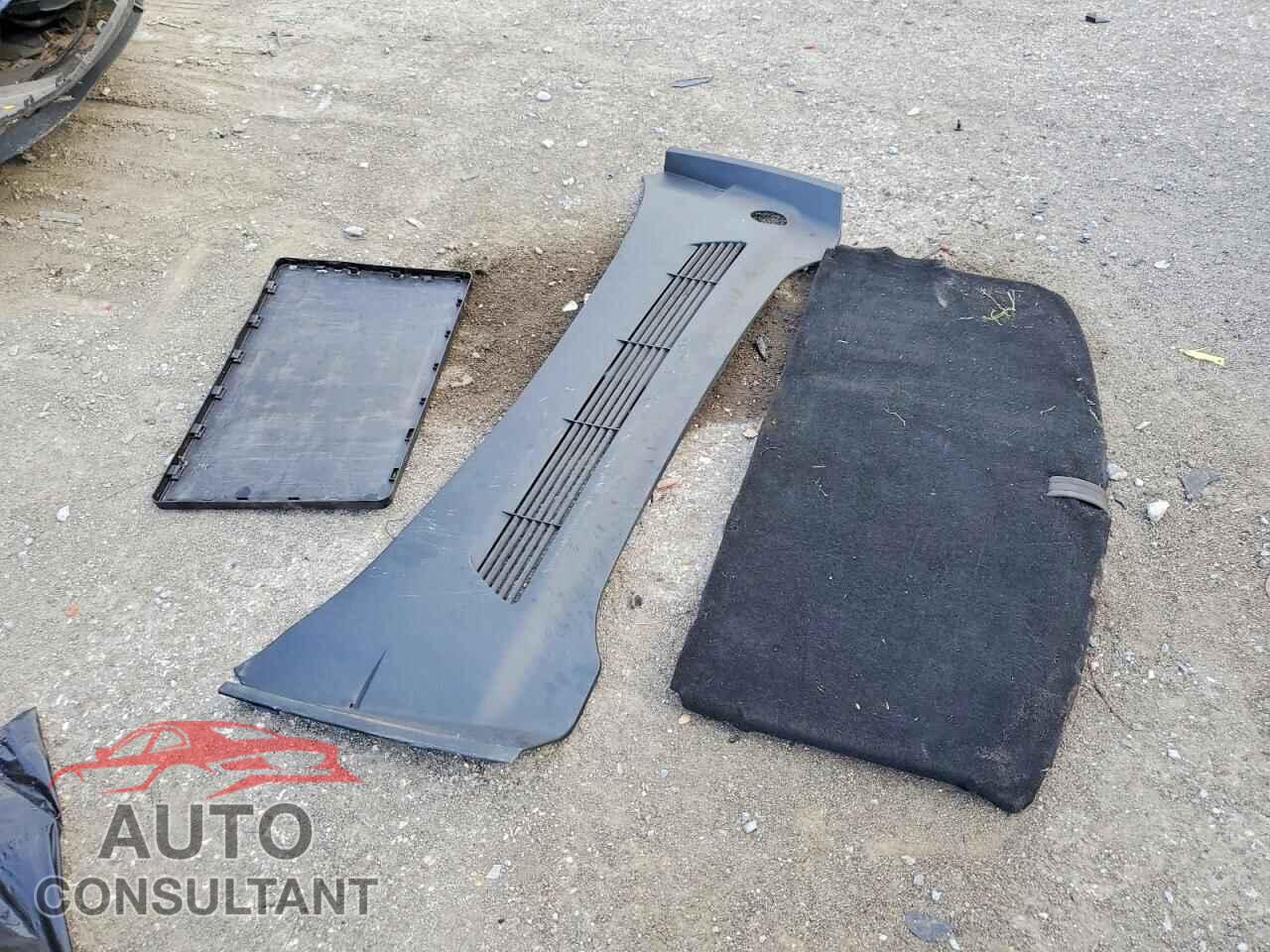 TESLA MODEL Y 2022 - 7SAYGAEE8NF383562