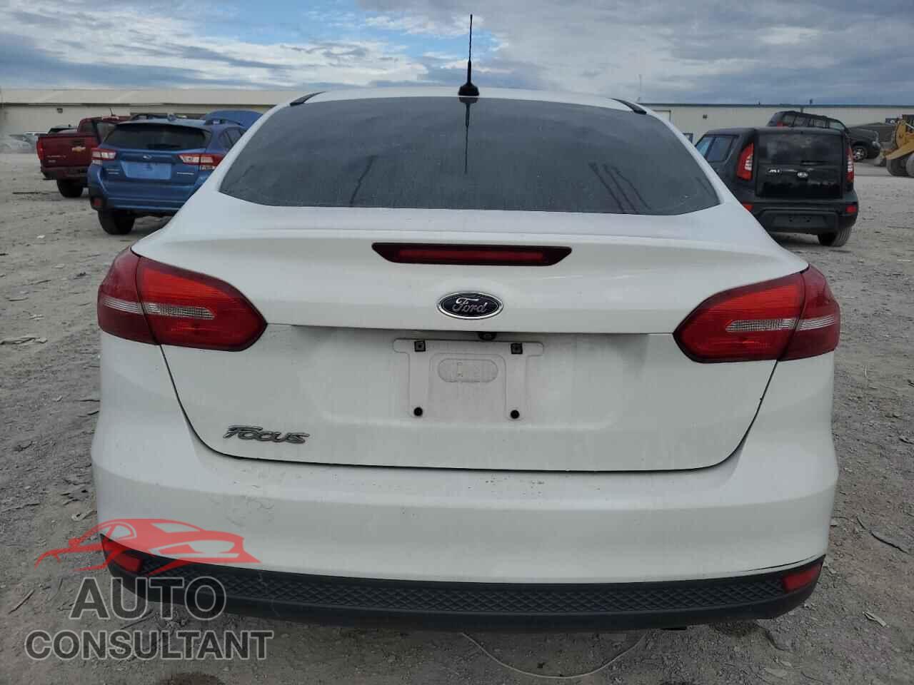 FORD FOCUS 2017 - 1FADP3E24HL284791