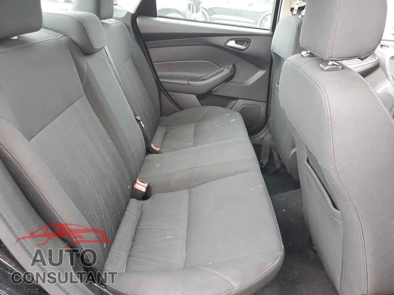 FORD FOCUS 2017 - 1FADP3F24HL232494