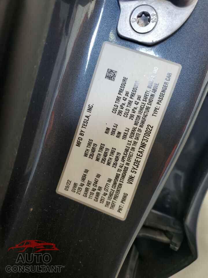 TESLA MODEL 3 2022 - 5YJ3E1EA7NF370022