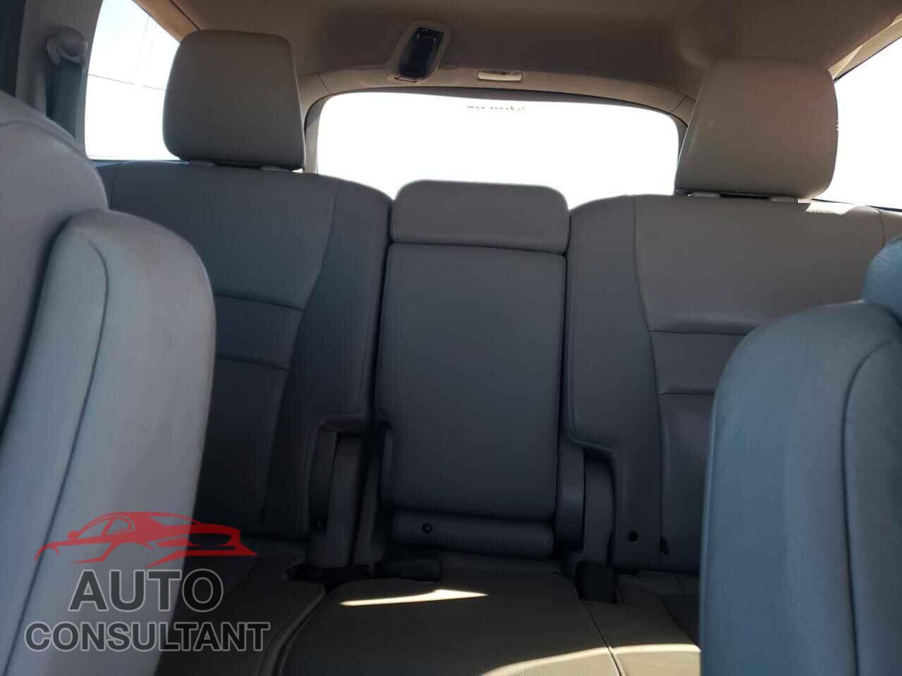 HONDA PILOT 2017 - 5FNYF5H84HB005398