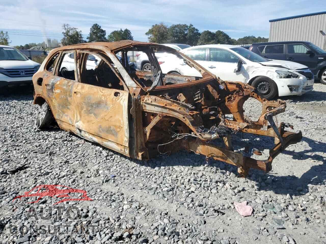 PORSCHE CAYENNE 2017 - WP1AA2A23HKA81412