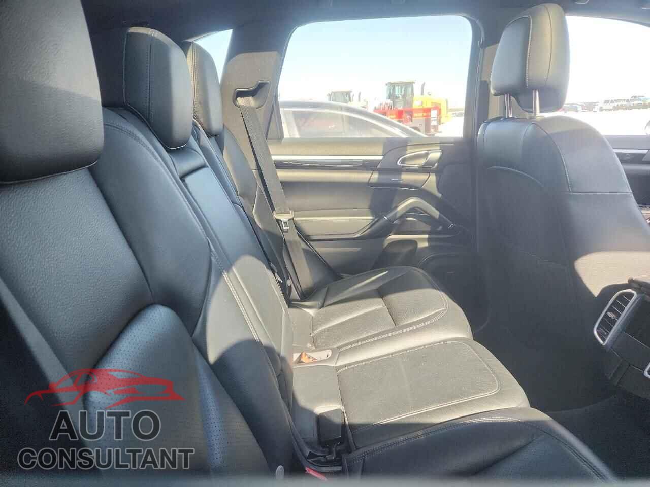 PORSCHE CAYENNE 2018 - WP1AA2A20JKA01201