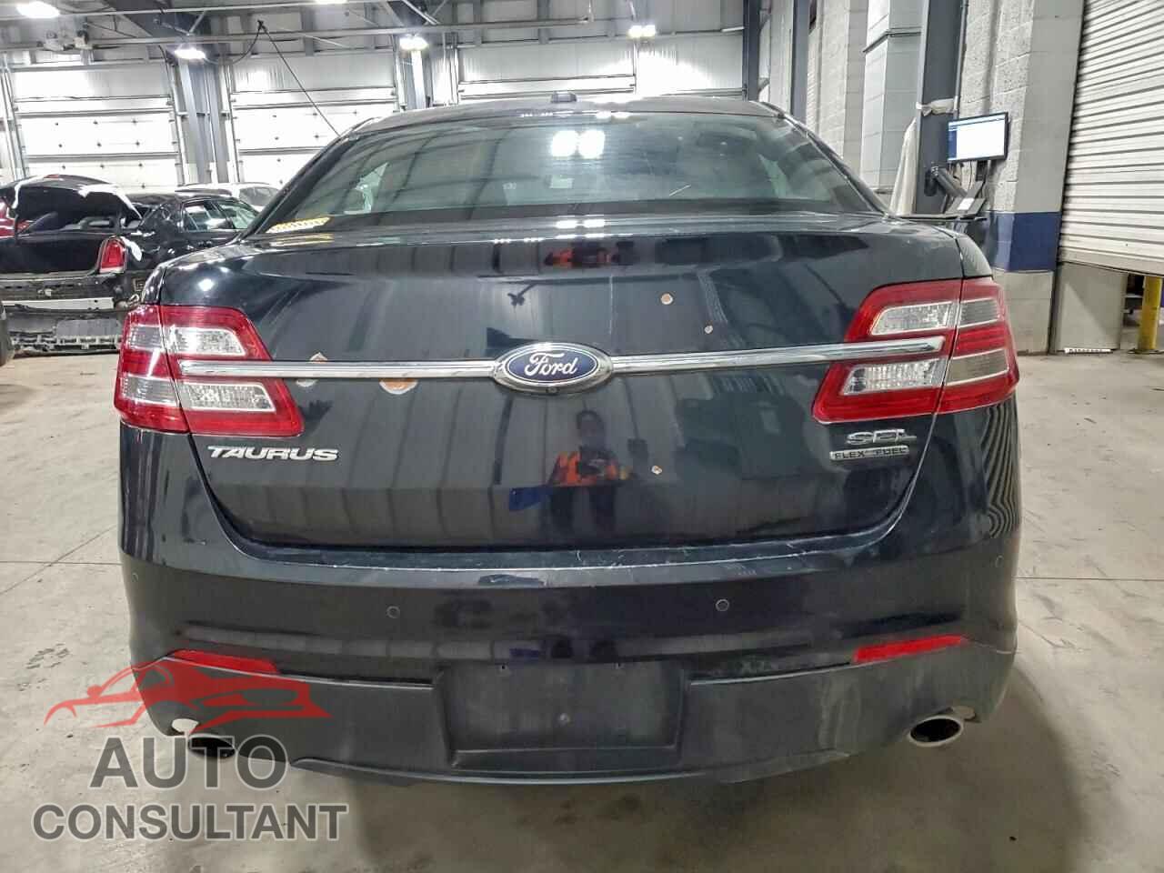 FORD TAURUS 2017 - 1FAHP2E82HG122621