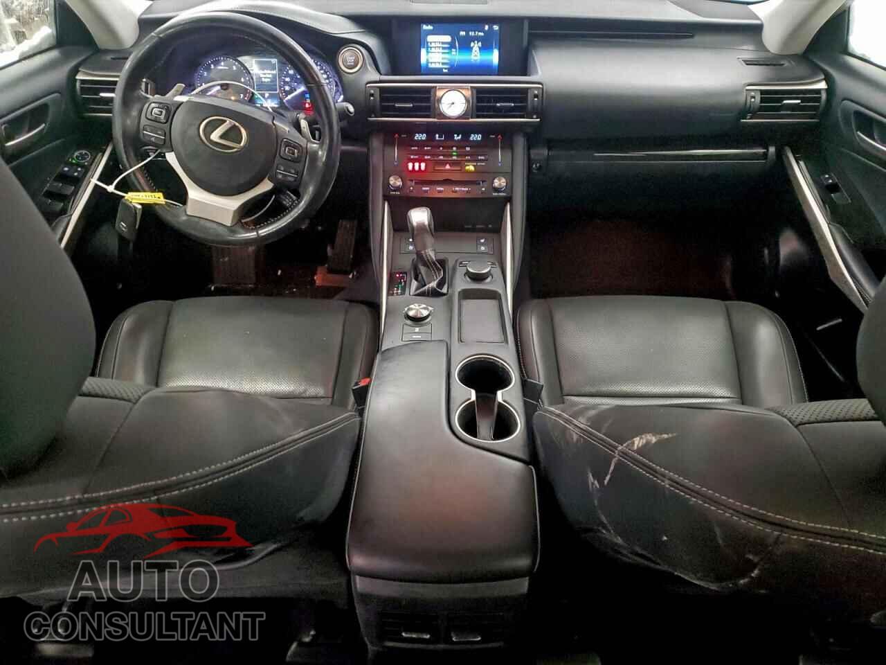 LEXUS IS 2018 - JTHC81D25J5029455