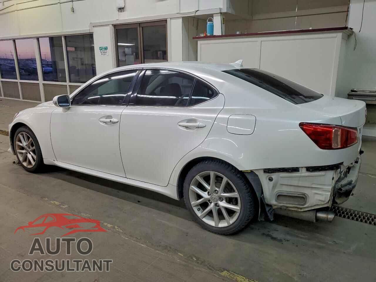 LEXUS IS 2012 - JTHBF5C20C5172438