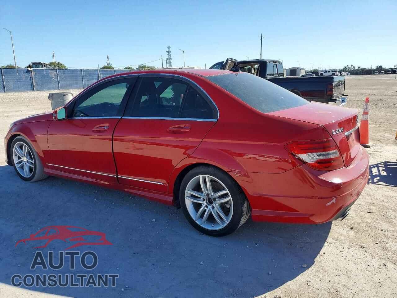 MERCEDES-BENZ C-CLASS 2013 - WDDGF4HB5DR242042