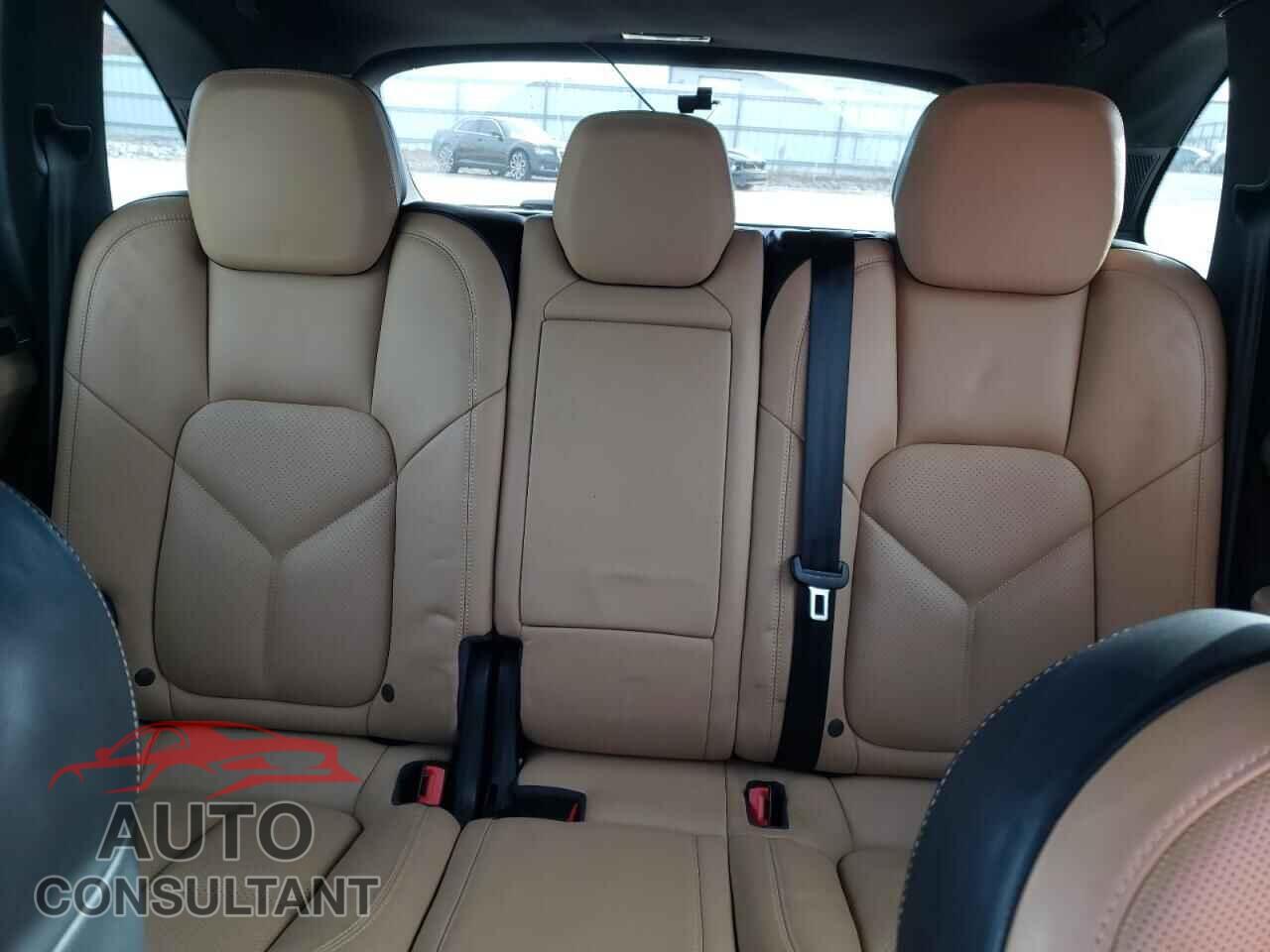 PORSCHE CAYENNE 2016 - WP1AA2A24GLA09207