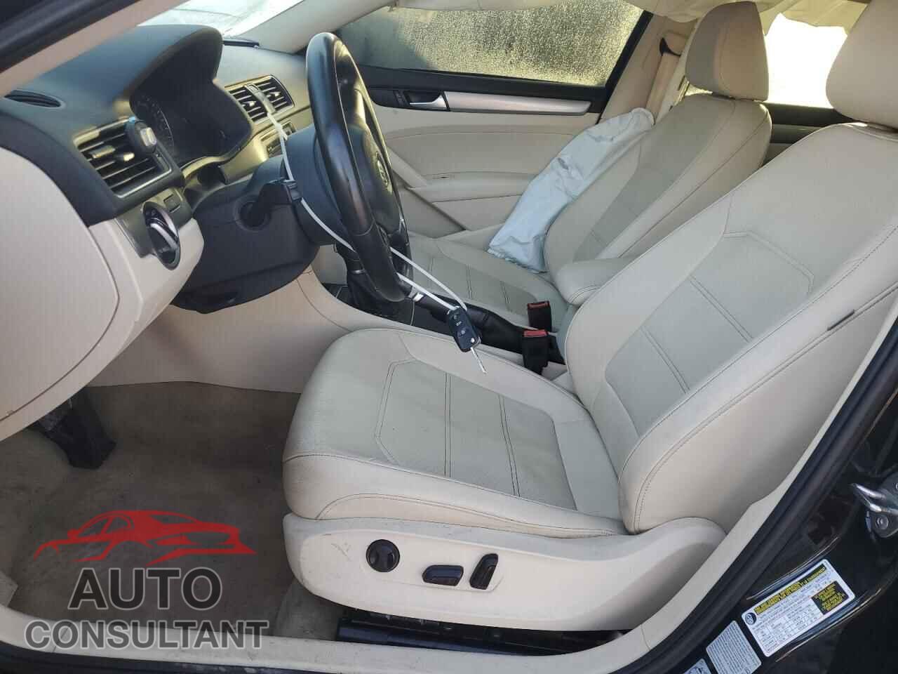 VOLKSWAGEN PASSAT 2015 - 1VWAT7A33FC121669