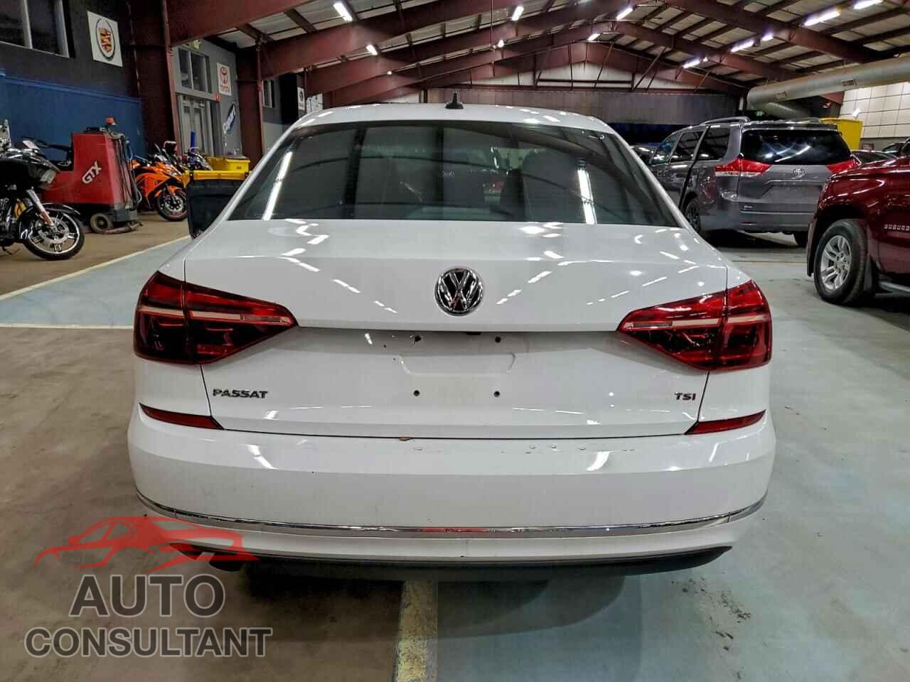 VOLKSWAGEN PASSAT 2019 - 1VWLA7A38KC007403