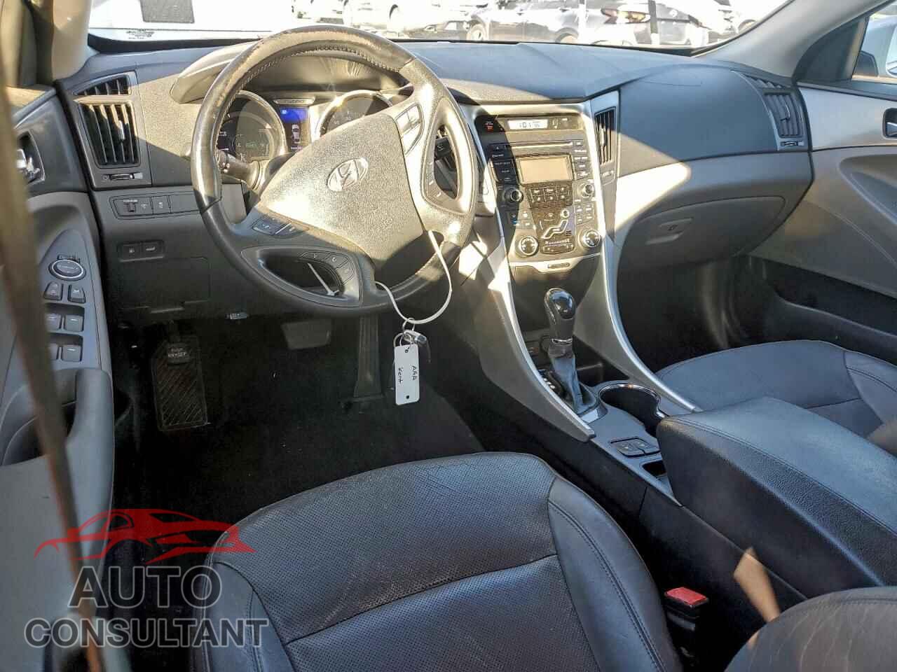 HYUNDAI SONATA 2012 - KMHEC4A45CA058122