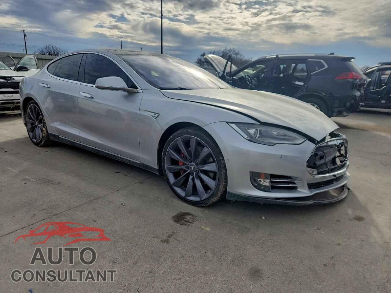 TESLA MODEL S 2015 - 5YJSA1E25FF117167