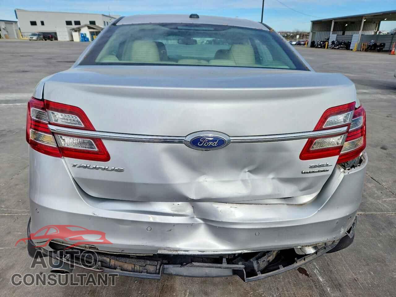 FORD TAURUS 2018 - 1FAHP2E8XJG135154